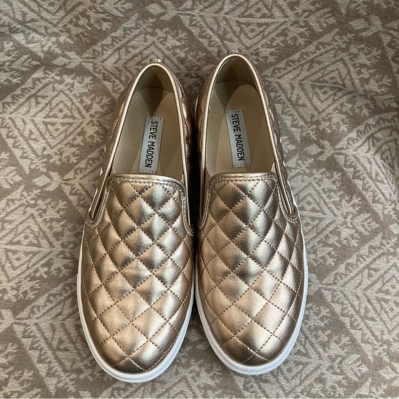 STEVE MADDEN Sz 7 Eccentrq Quilted Slip On Comfort Soles Metallic Sneakers Shoes - Picture 2 of 8